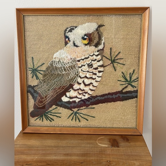 Vintage Gorgeous crewel fibre art Boho 1970s Owl framed under glass 15.5x15.5 - Picture 6 of 10